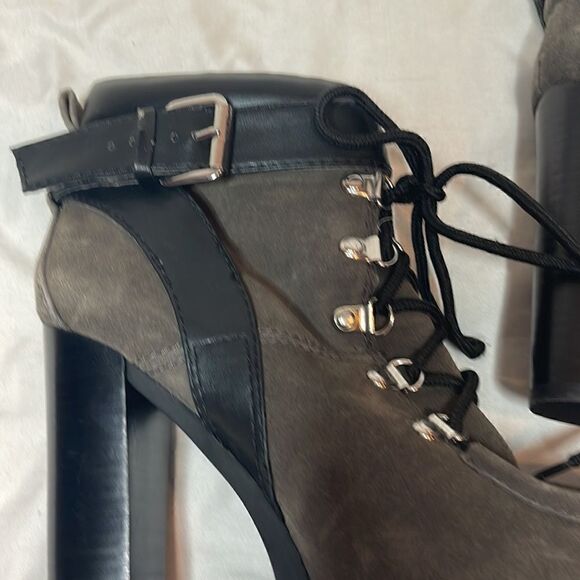 Nine West Platform Smokino Suede Lace Up Bootie Heels. Size 7.5. - Picture 5 of 9
